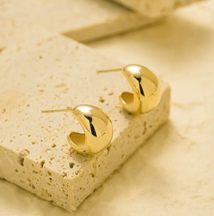 Curved Bean Stud Earrings