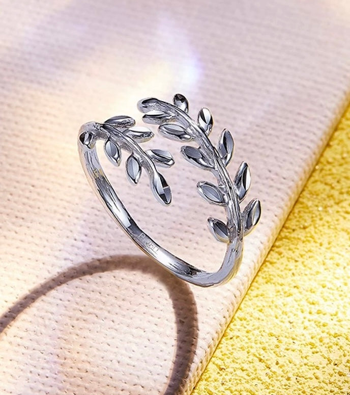 Laurel Wreath Stackable Ring