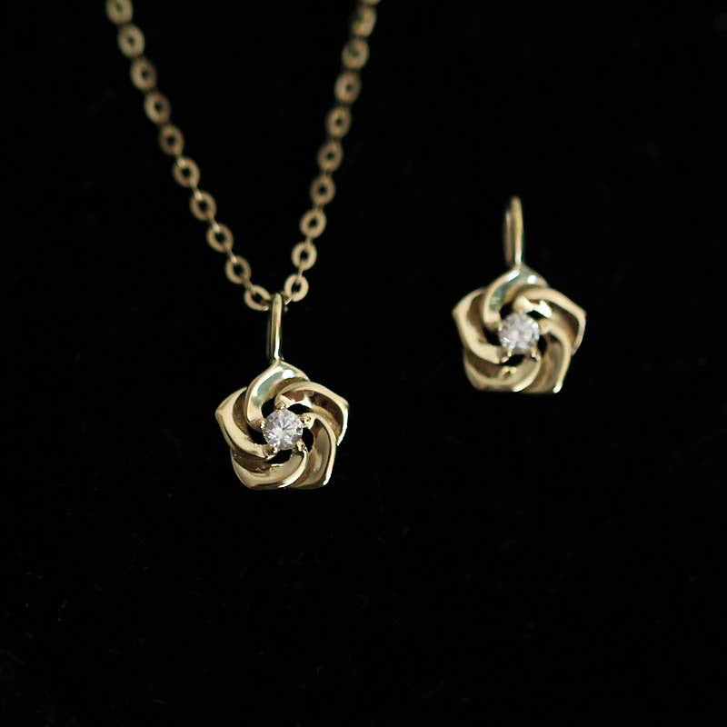 Swirl Fan Charm Necklace