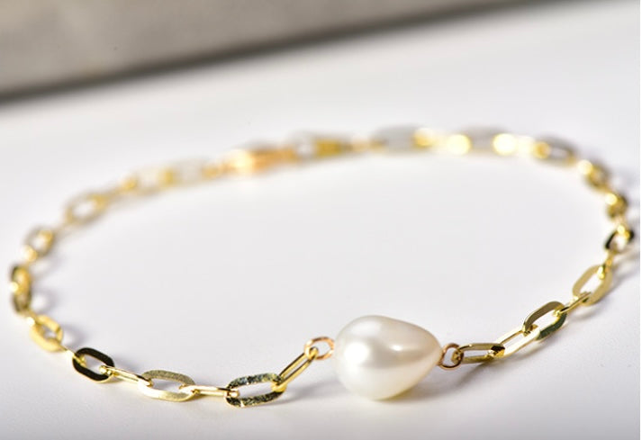 Pearl On Trace Chain Bracelet