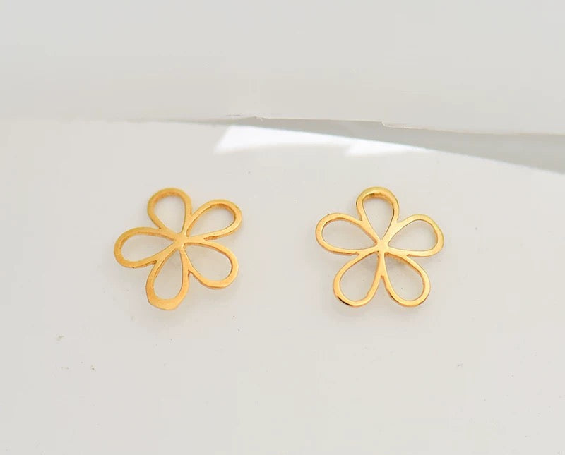 Daisy Shield Stud Earrings