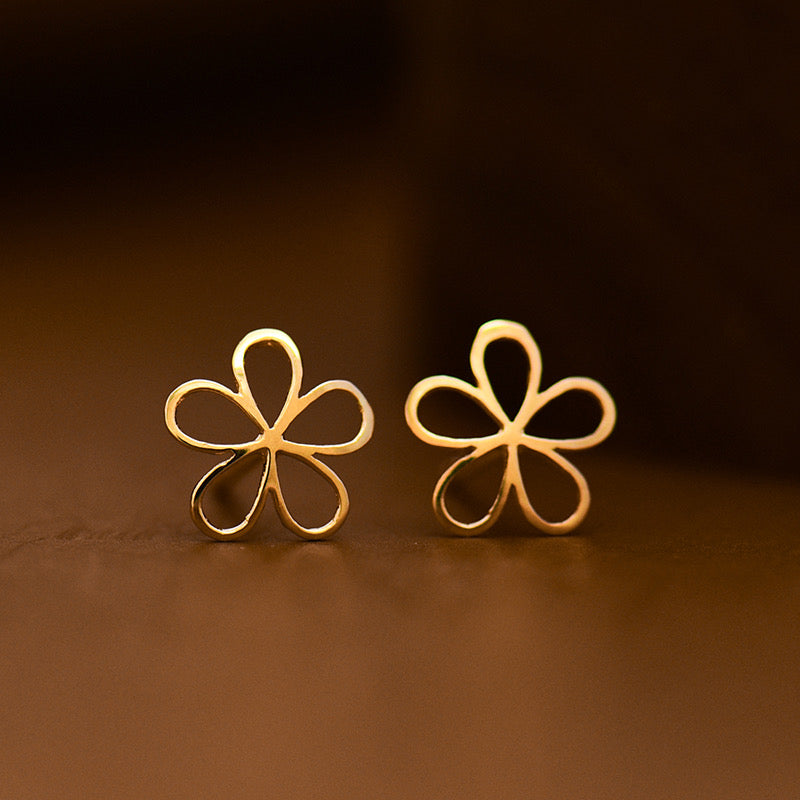 Daisy Shield Stud Earrings