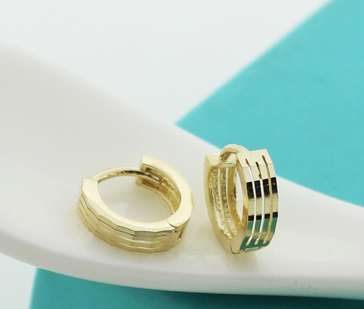 Quatre Ring Huggie Hoops