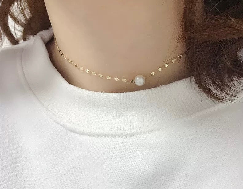 Pearl on Sequinned Kiss Collar Chain Necklace