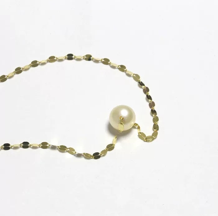 Pearl on Sequinned Kiss Collar Chain Necklace