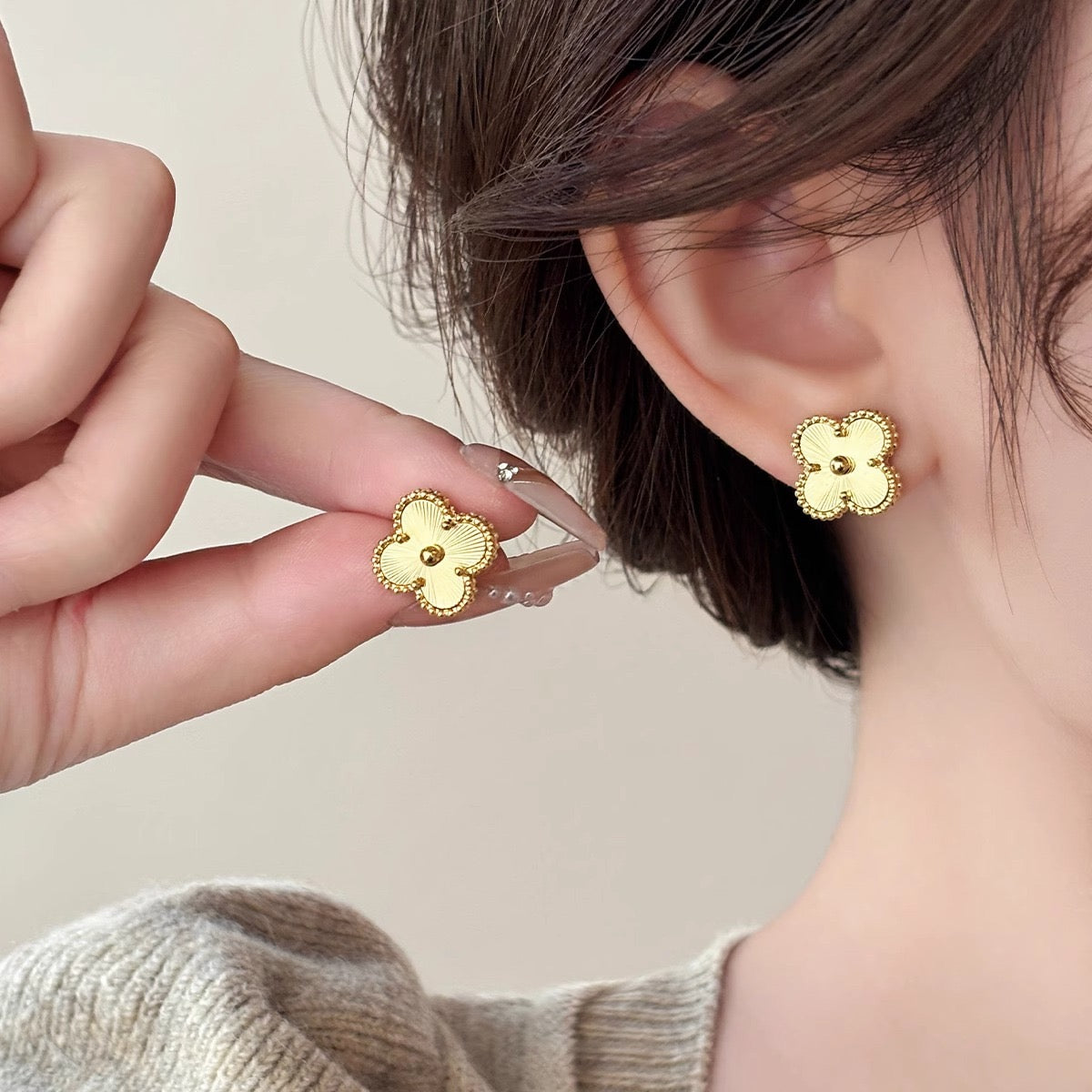 Ridged Beaded Clover Stud Earrings