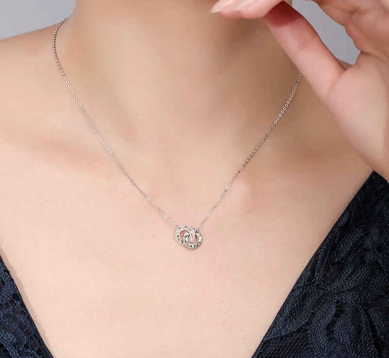 Interlocked Sequinned Circles Necklace