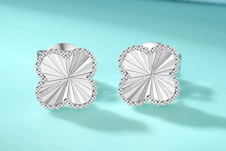 Ridged Beaded Clover Stud Earrings