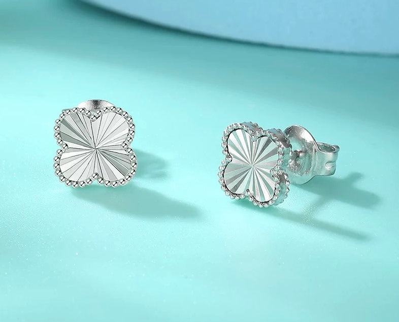 Ridged Beaded Clover Stud Earrings