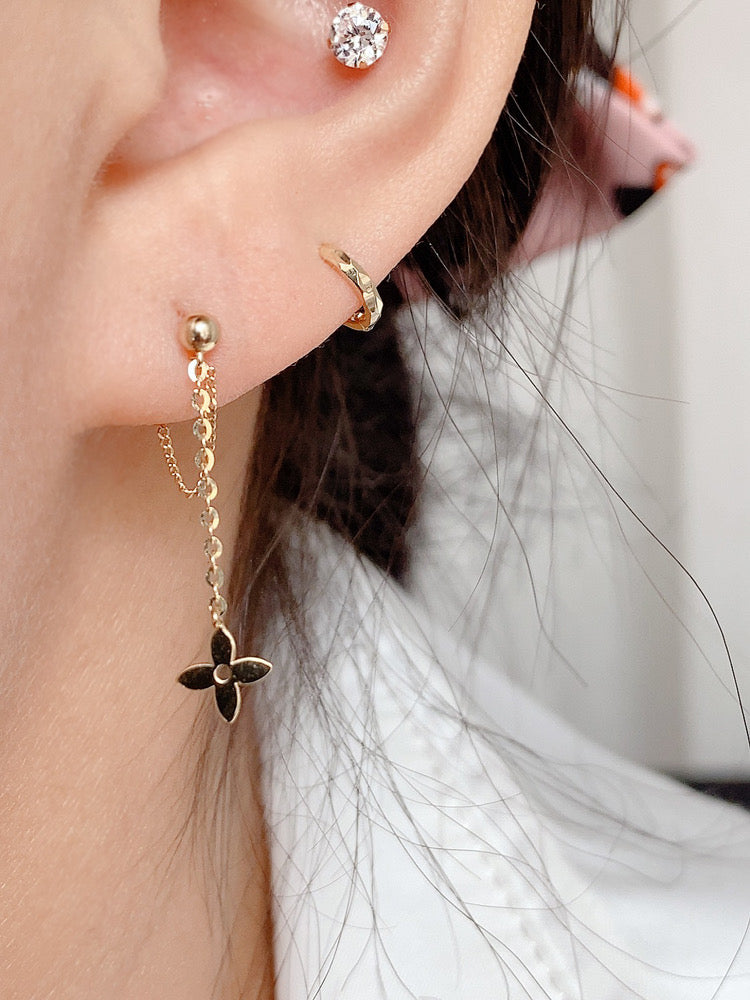 Drape Chain Clover Stud Earrings