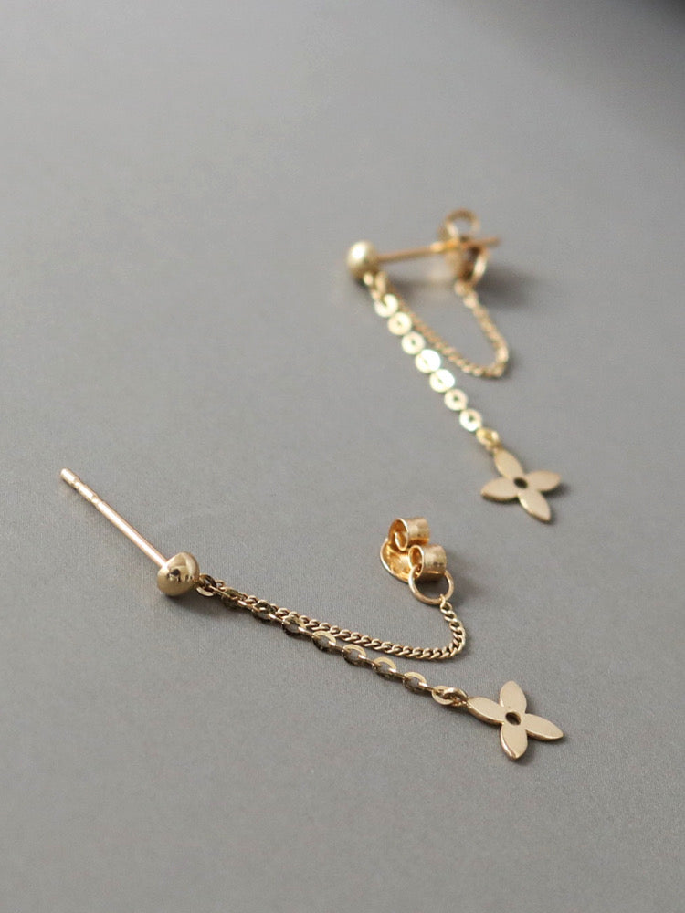 Drape Chain Clover Stud Earrings