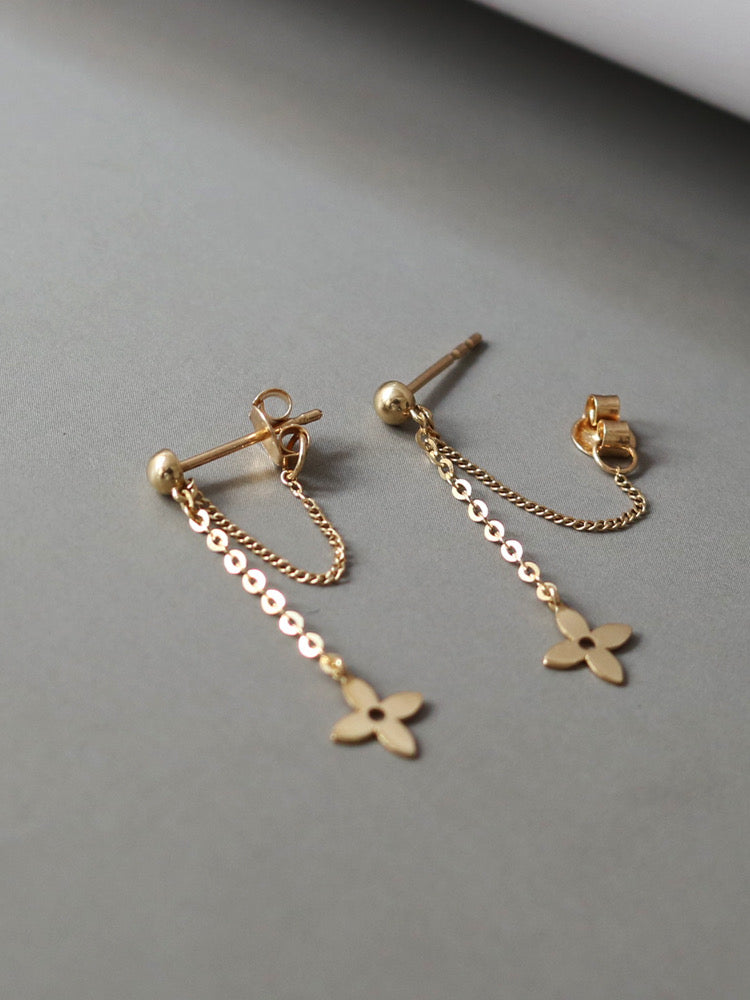 Drape Chain Clover Stud Earrings