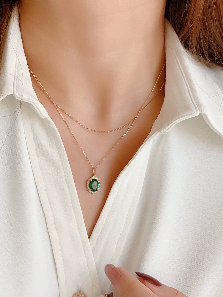 Classy Emerald Oval Charm Necklace