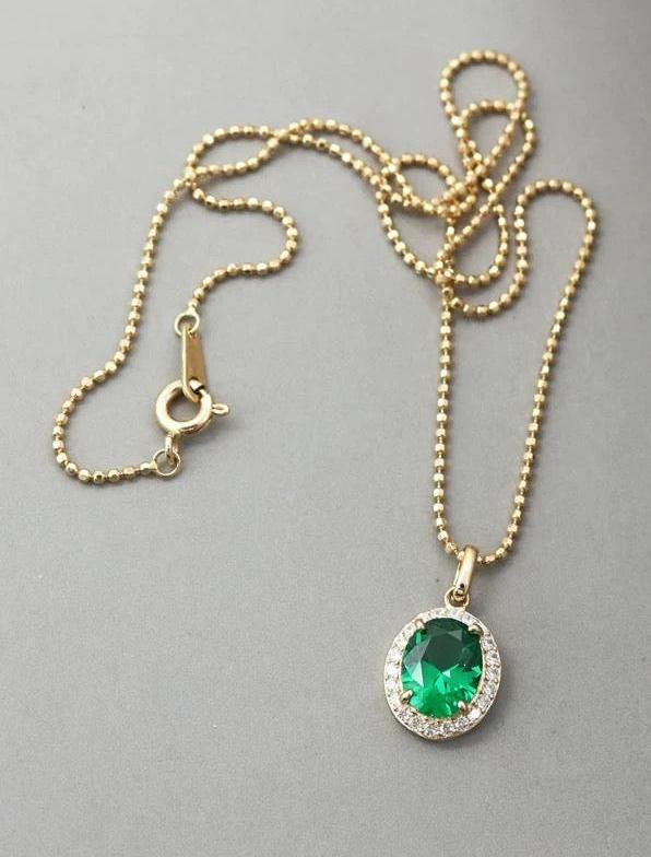 Classy Emerald Oval Charm Necklace