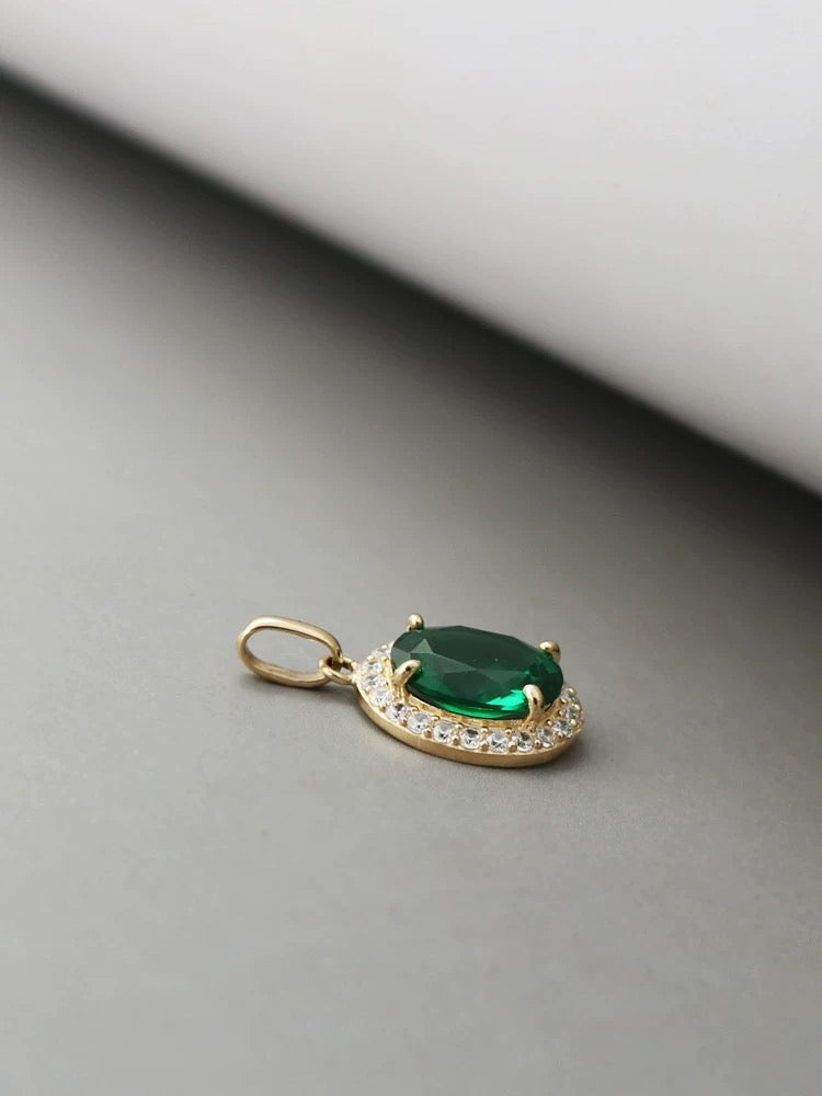 Classy Emerald Oval Charm Pendant