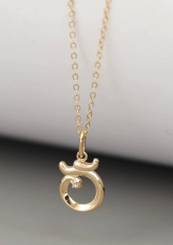 Swirl Round Charm Necklace