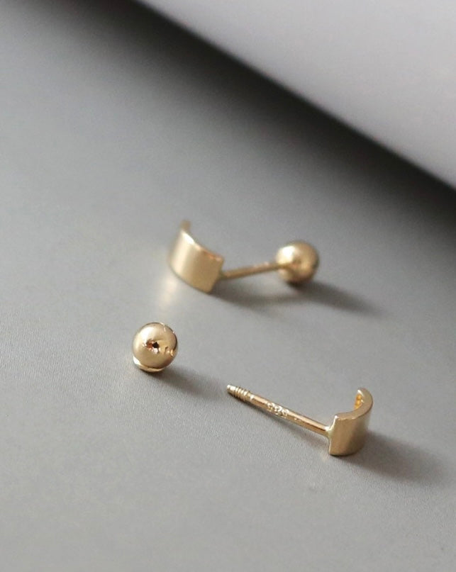 Arc Plate Stud Earrings