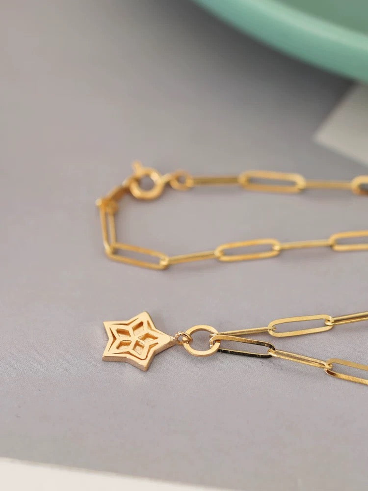 Star On Paperclip Chain Necklace