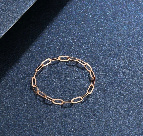 Fine Paper Clip Chain Ring