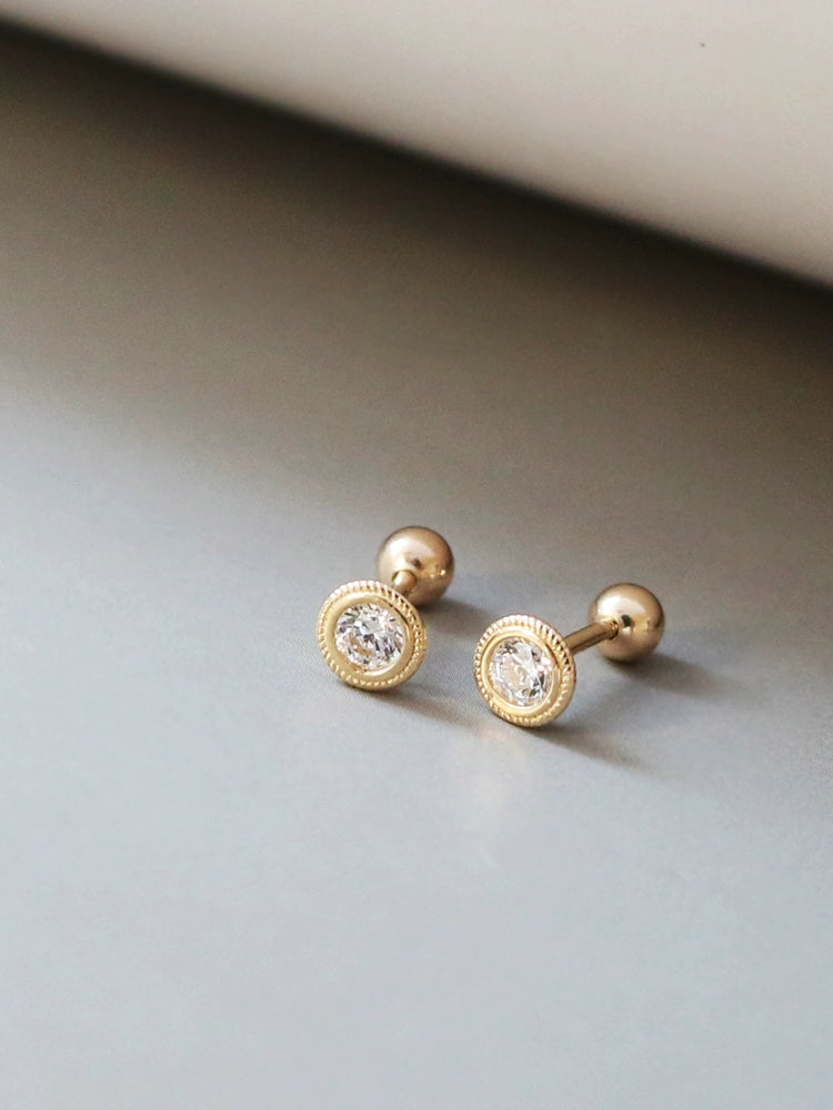 Ribbed Dish Moissanite Stud Earrings