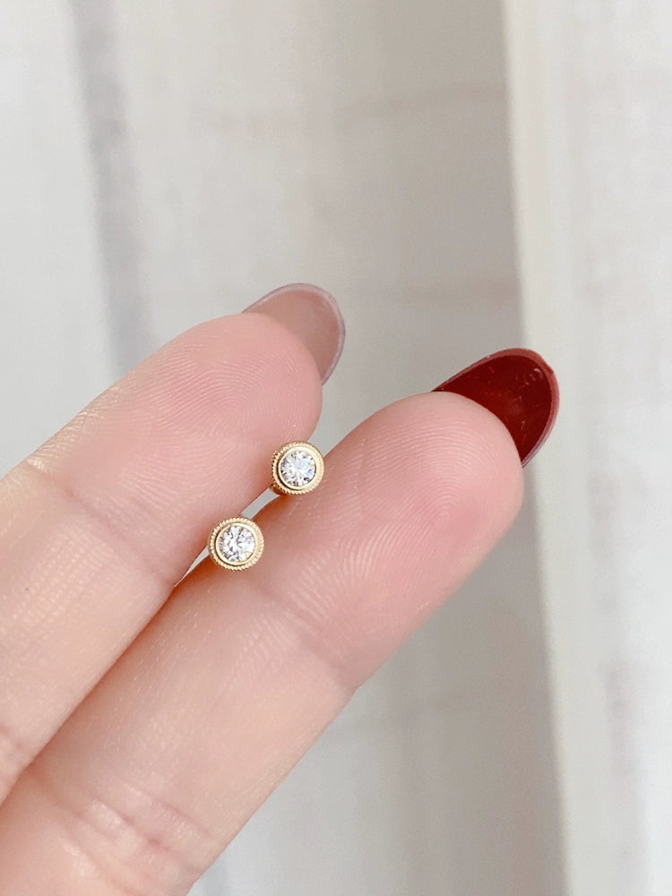 Ribbed Dish Moissanite Stud Earrings