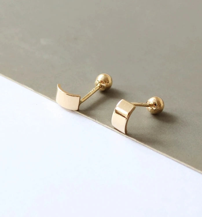 Arc Plate Stud Earrings