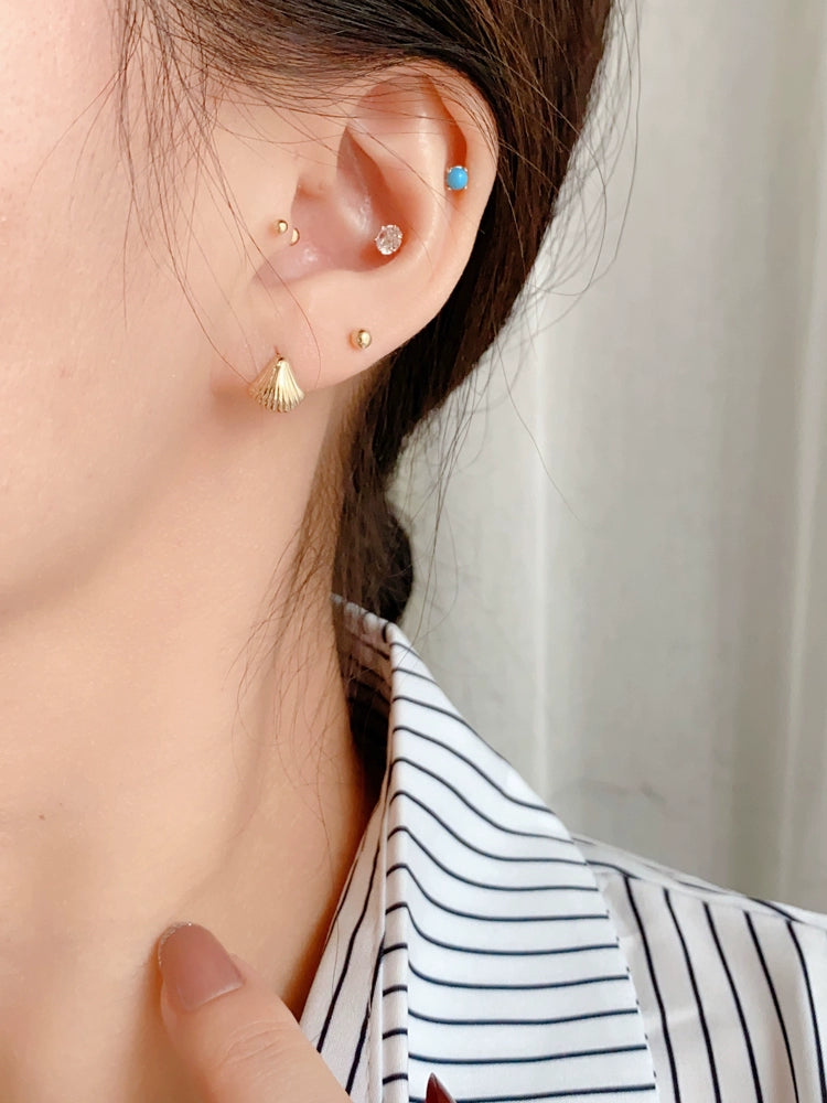 Shell Curve Stud Earrings