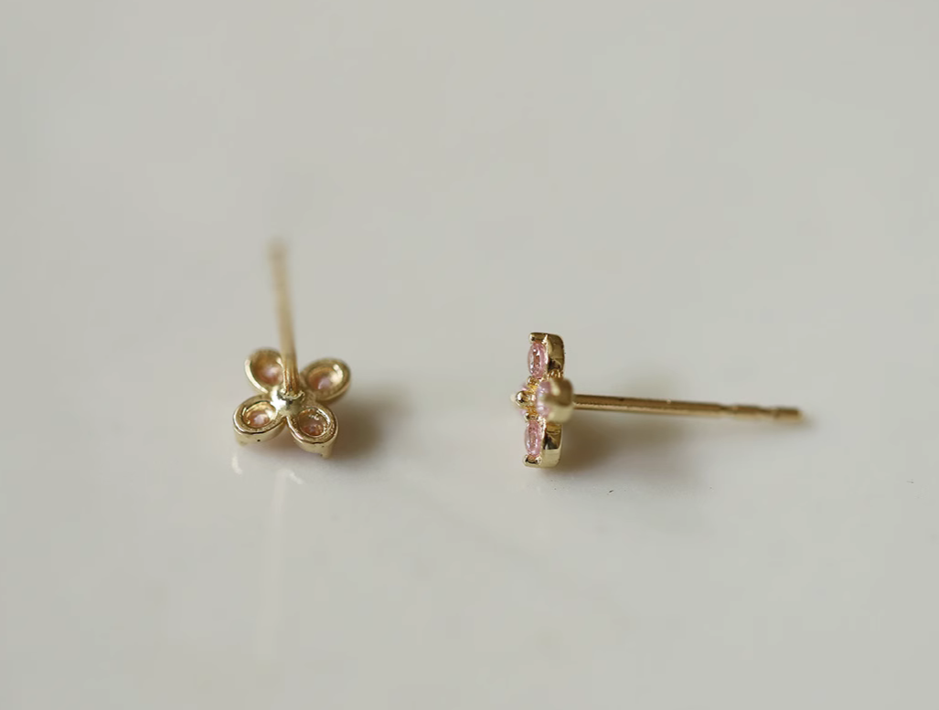 Pretty Pink-Kiss Stud Earrings