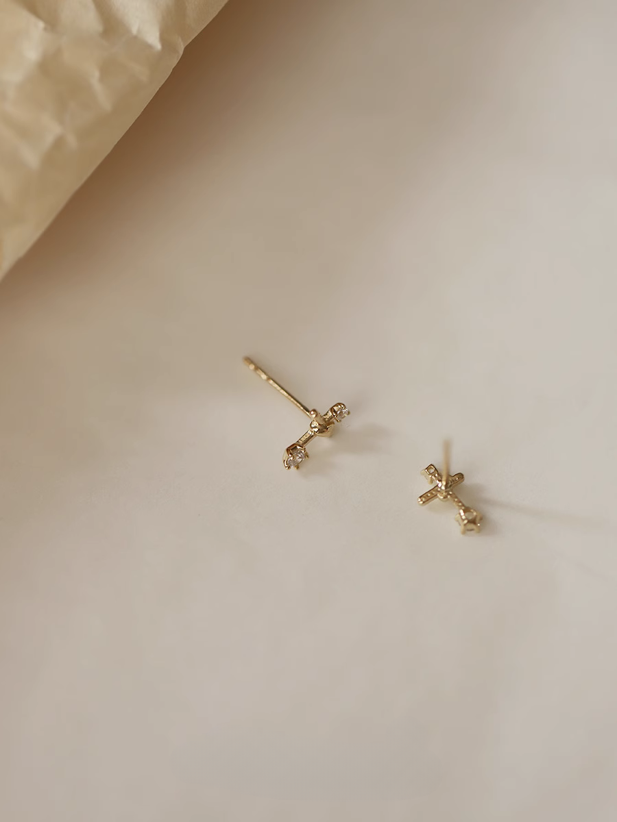 Rope Knot-Cross Stud Earrings