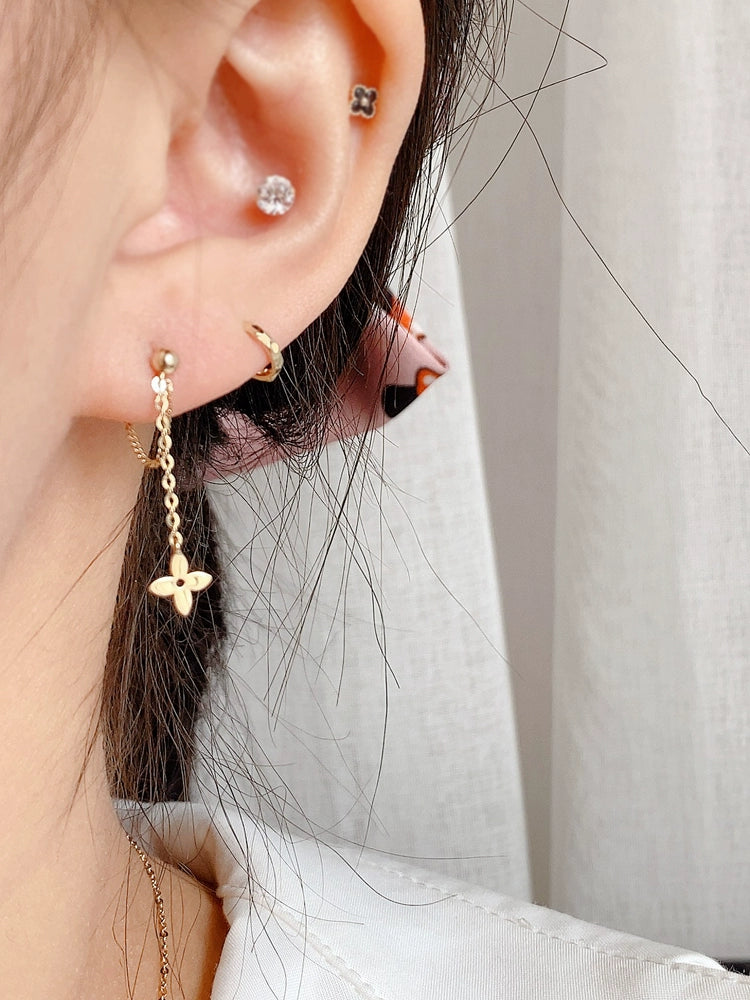 Drape Chain Clover Stud Earrings