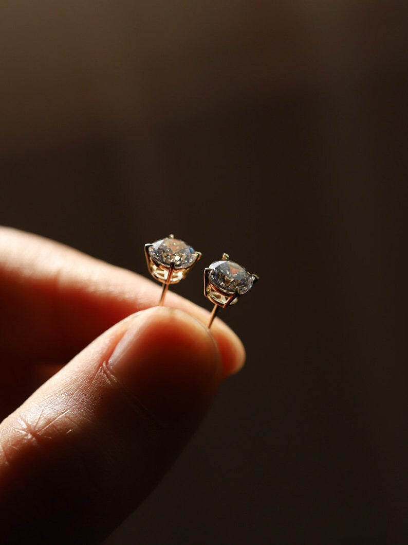 Simple Solitaire Stud Earrings