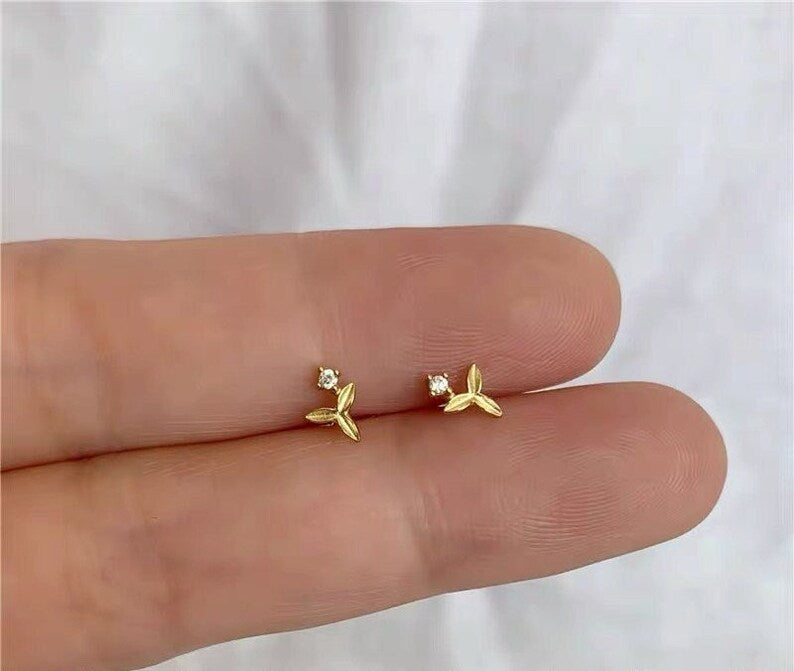 Windmill Petal Stud Earrings