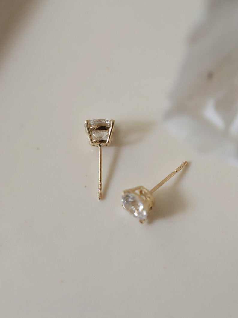 Simple Solitaire Stud Earrings