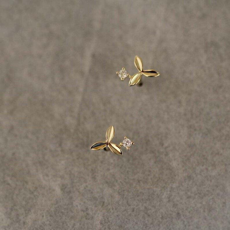 Windmill Petal Stud Earrings