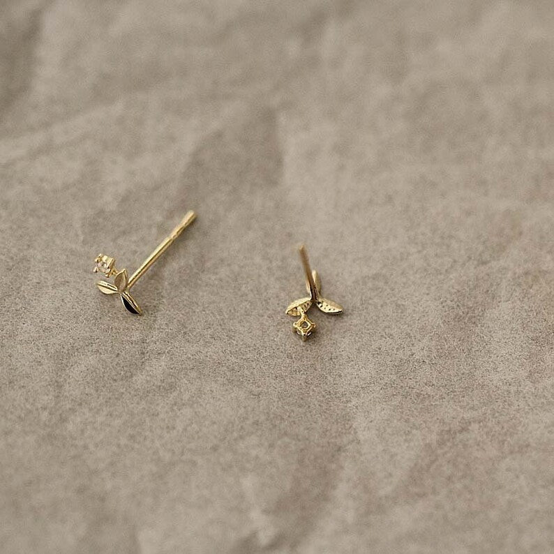 Windmill Petal Stud Earrings