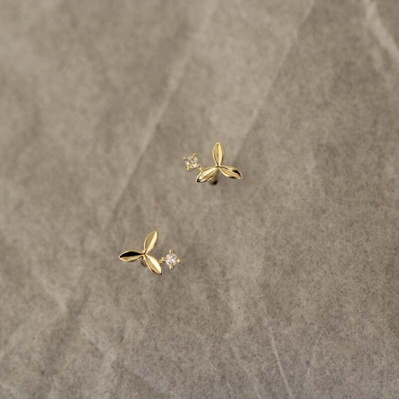 Windmill Petal Stud Earrings