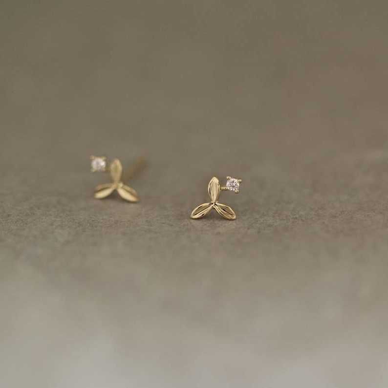 Windmill Petal Stud Earrings