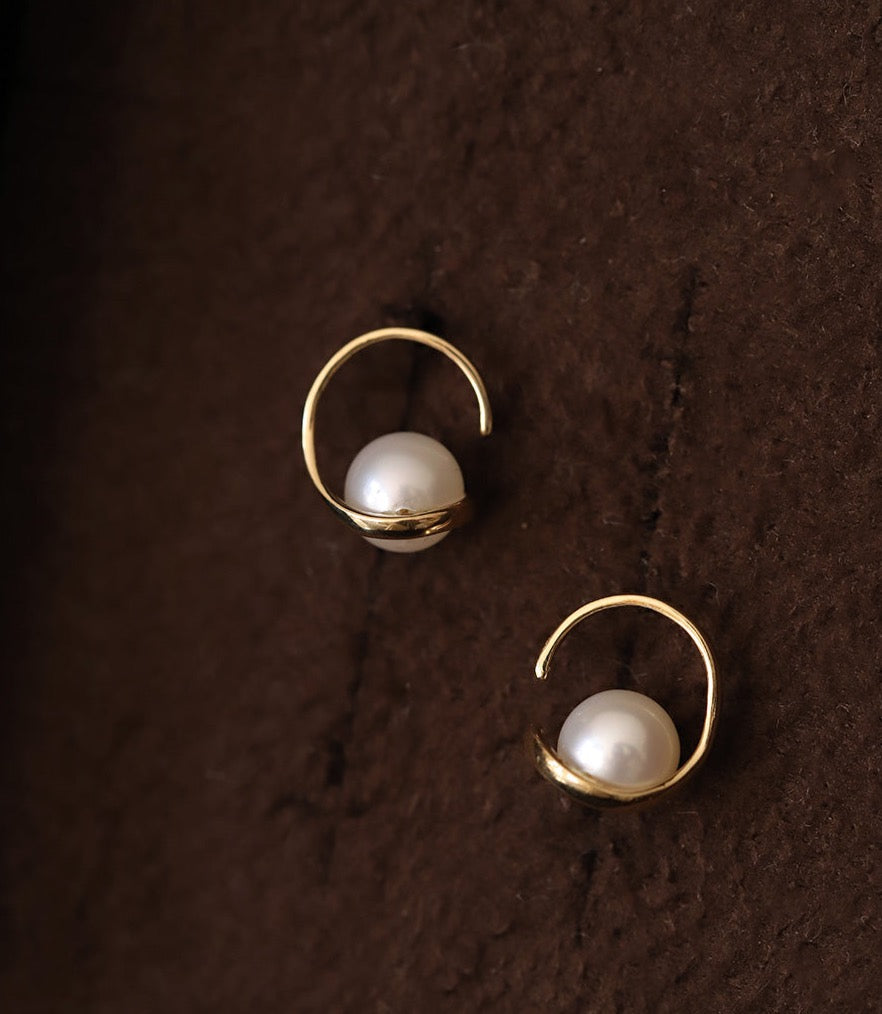 Swirl Pearl Stud Earrings