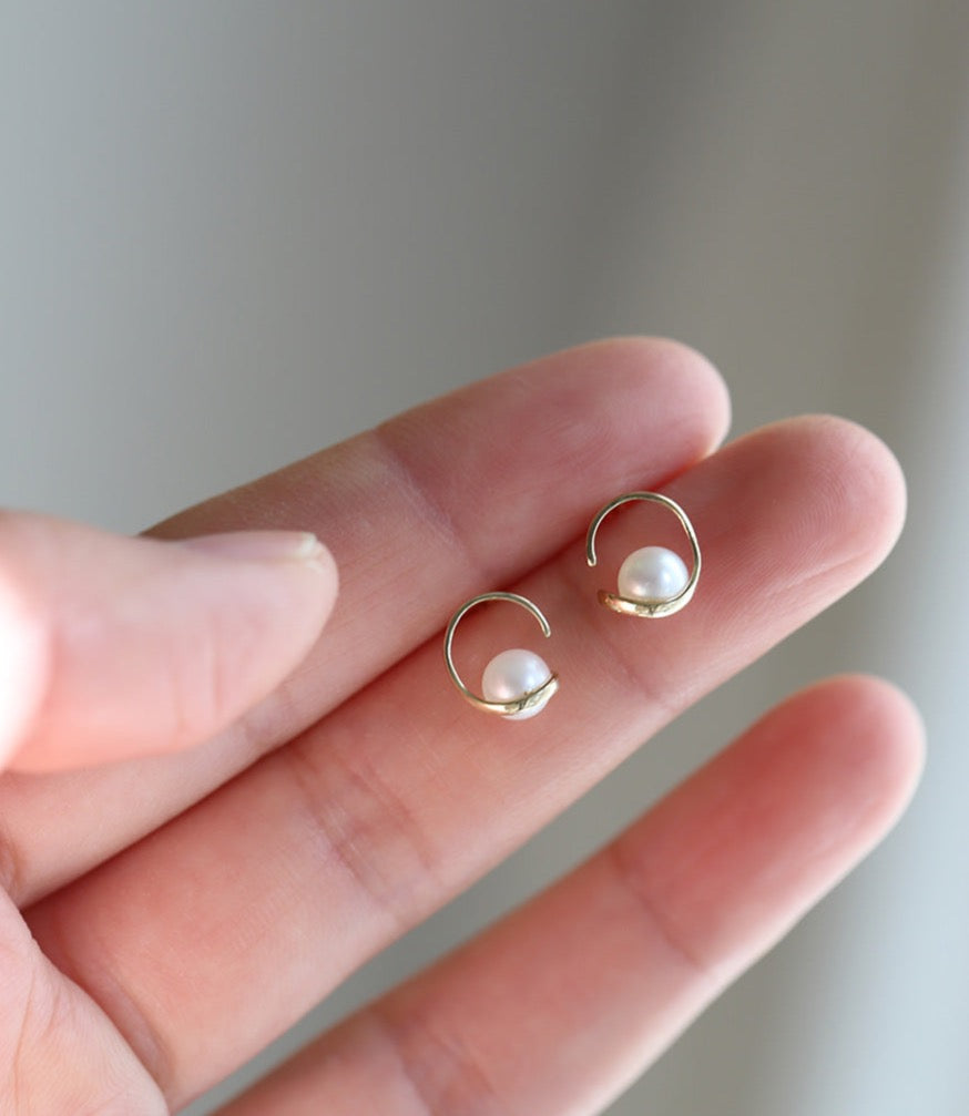 Swirl Pearl Stud Earrings