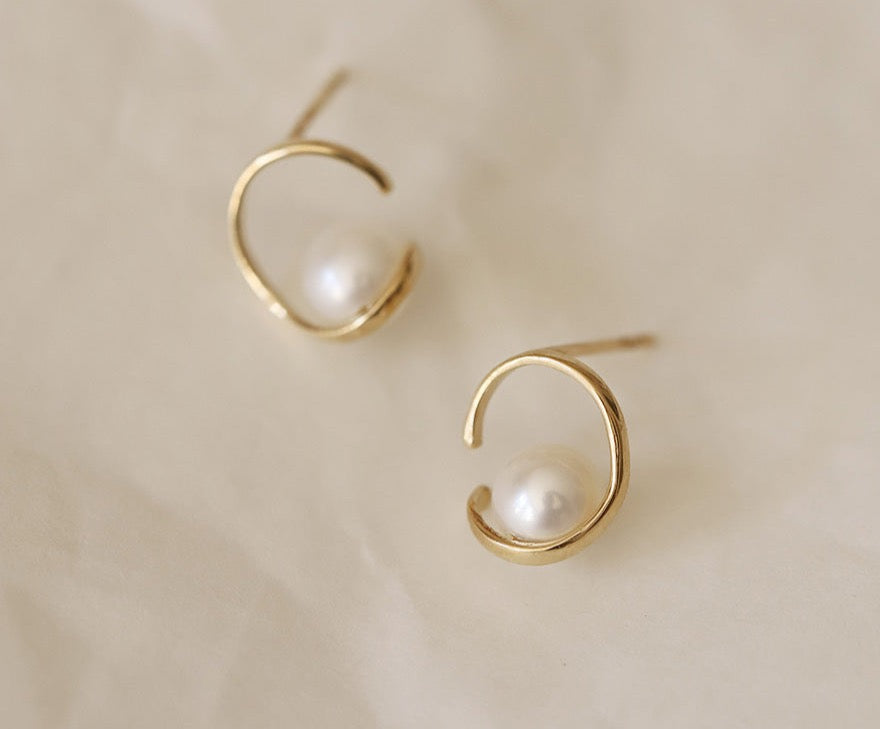 Swirl Pearl Stud Earrings