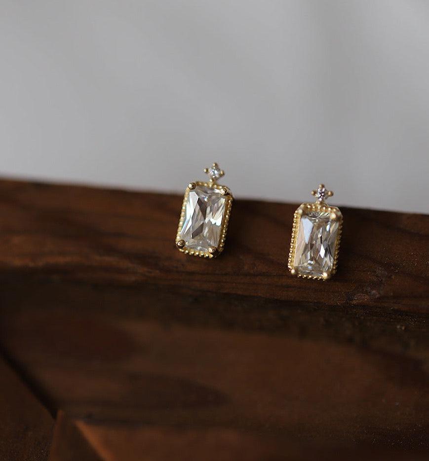 Beauty Queen Diamond Stud Earrings